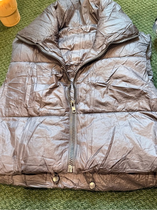 keomud Jackets & Blazers - Cropped Puffer Vest in black NWOT